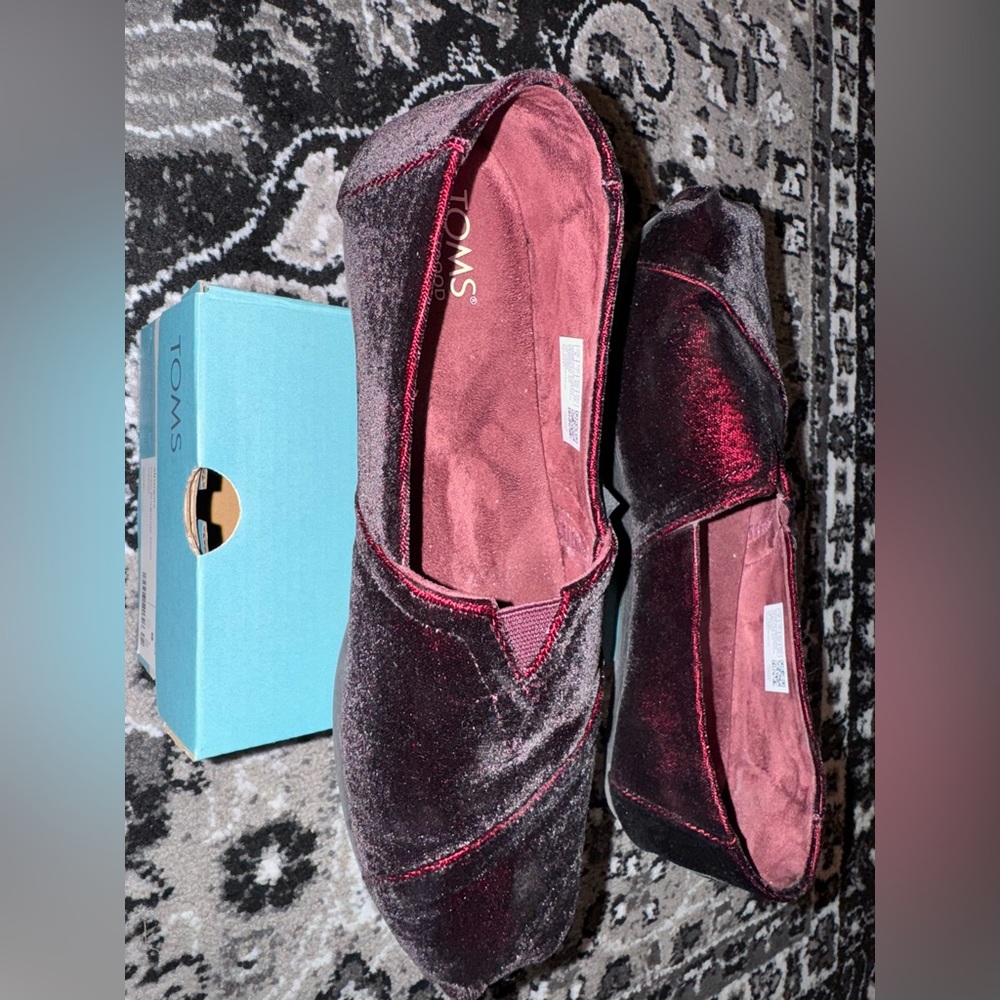 TOMS “deep burgundy jewel velvet” - size 9 - used